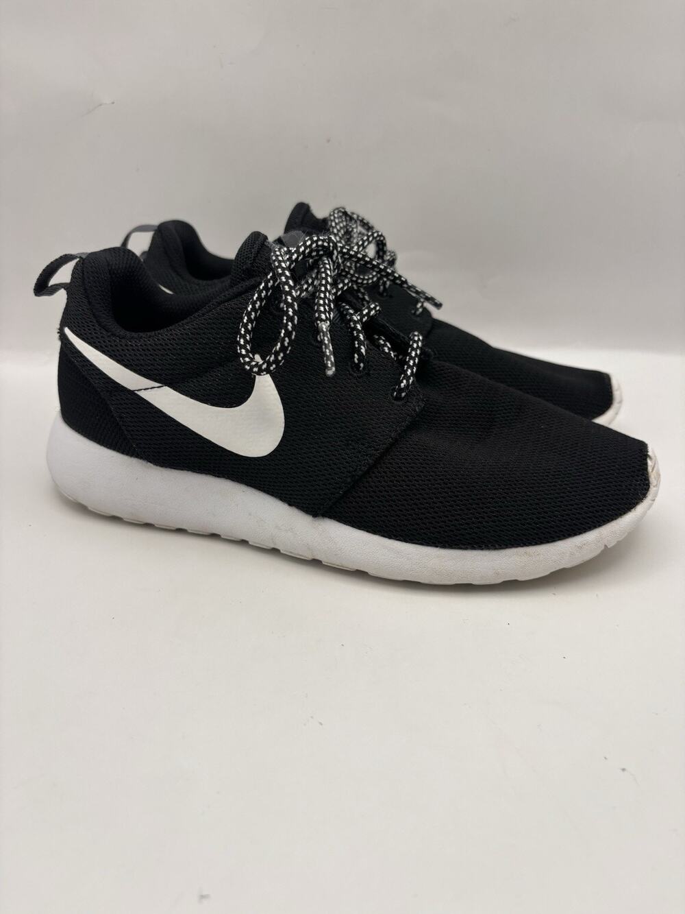 Nike Roshe One Black Sneakers Women Size 6